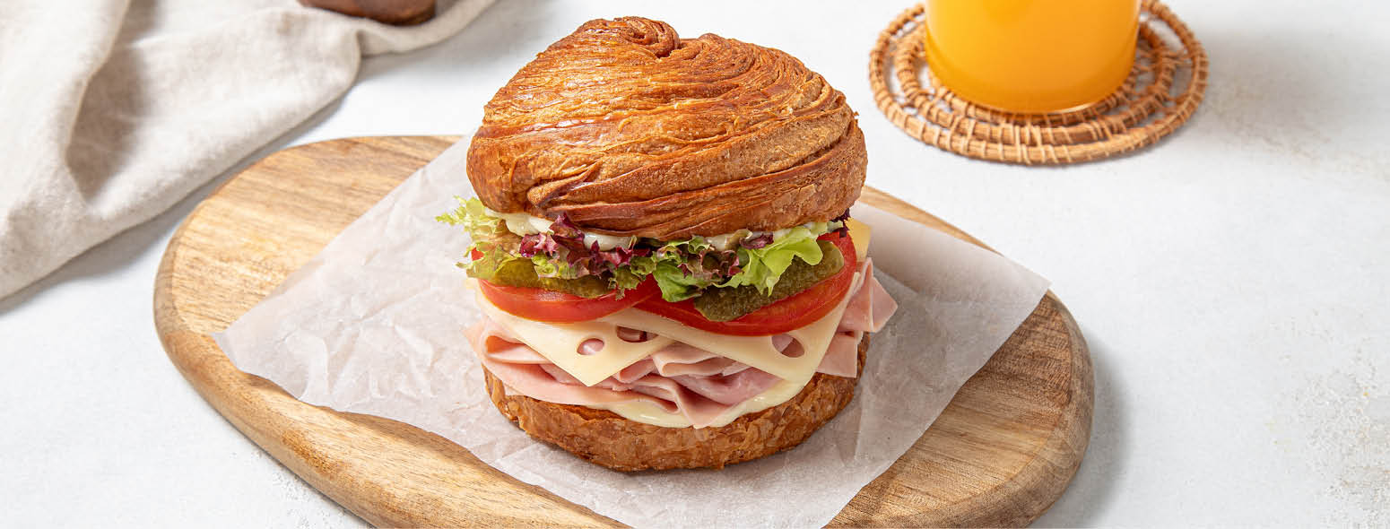 Ham & Cheese croissant bun (pork)